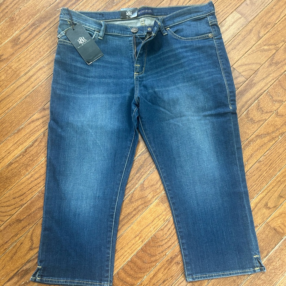 Rock & Republic capris- NEW
